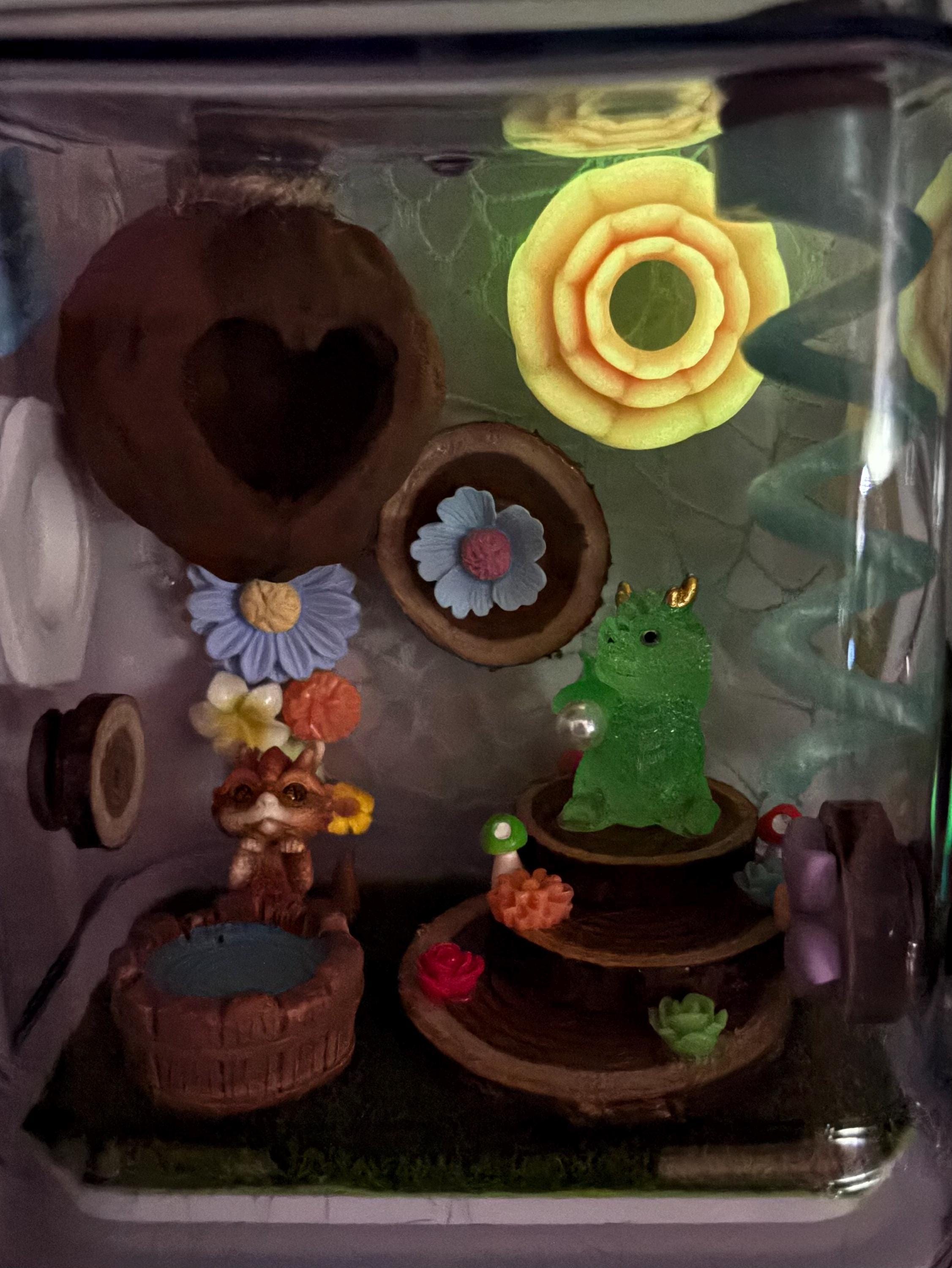 Flower Hide for Jumping spider in a variety of colors