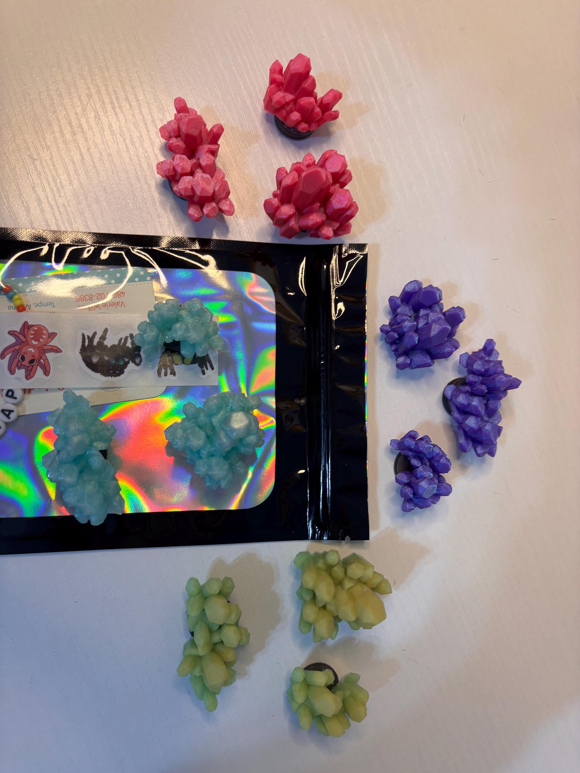 Jumping Spider  Accessory bag: 3, 3D printed crystals in a variety of colors.