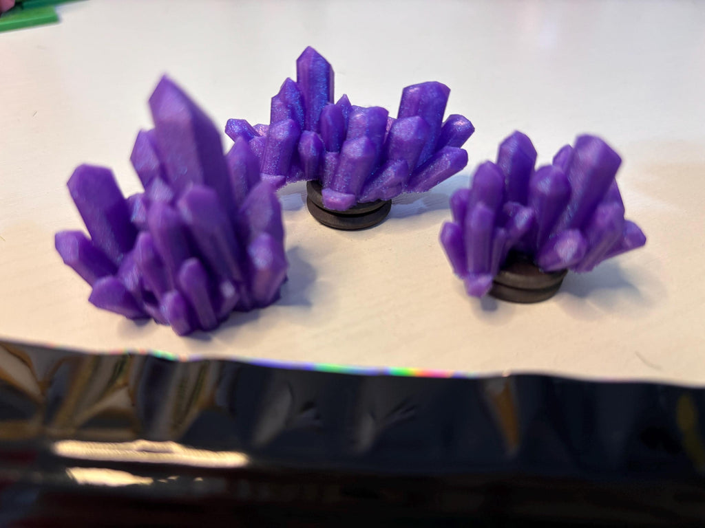 Jumping Spider  Accessory bag: 3, 3D printed crystals in a variety of colors.