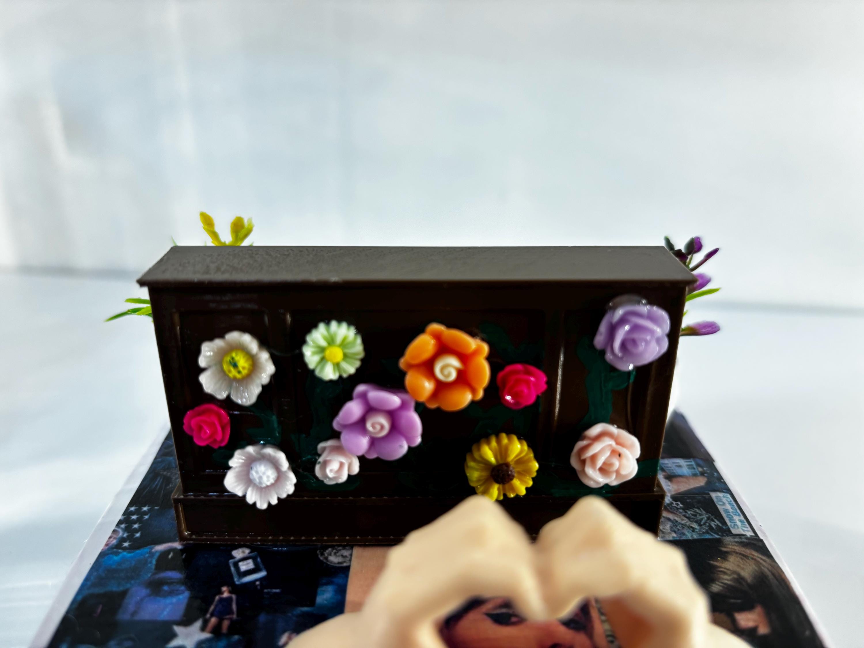 Eras Tour Piano for Jumping spider color brown and hand painted with flowers